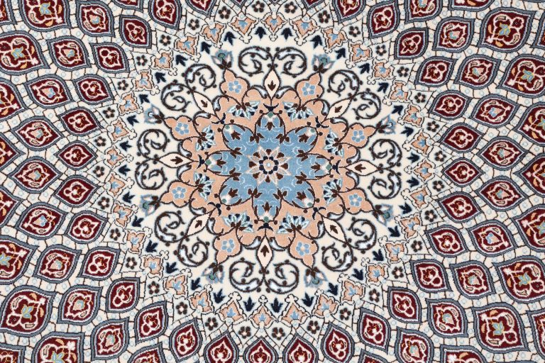 قالیشویی در پوریای ولی اصفهان