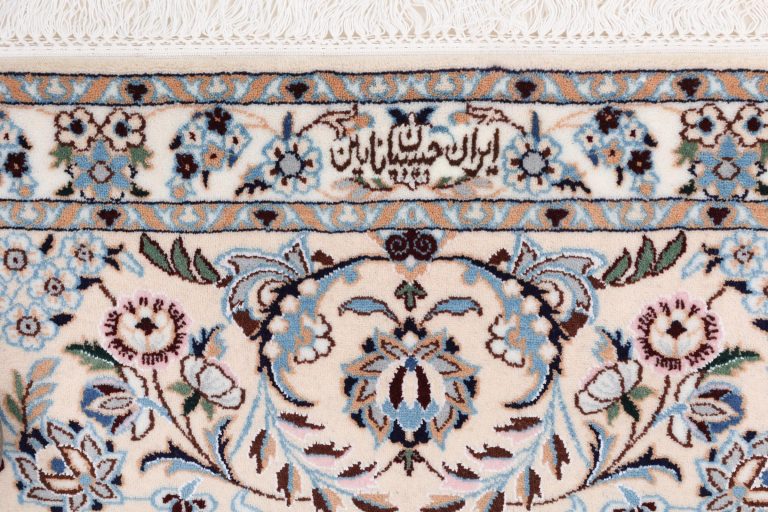 قالیشویی در ماه فرخی خانه اصفهان